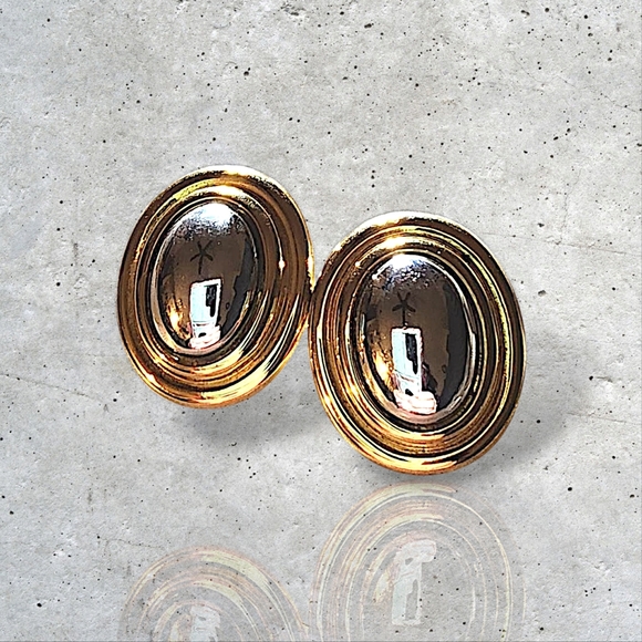 VINTAGE Liz Claiborne Gold and Silver, 2 Tone Oval Earrings - Picture 1 of 4